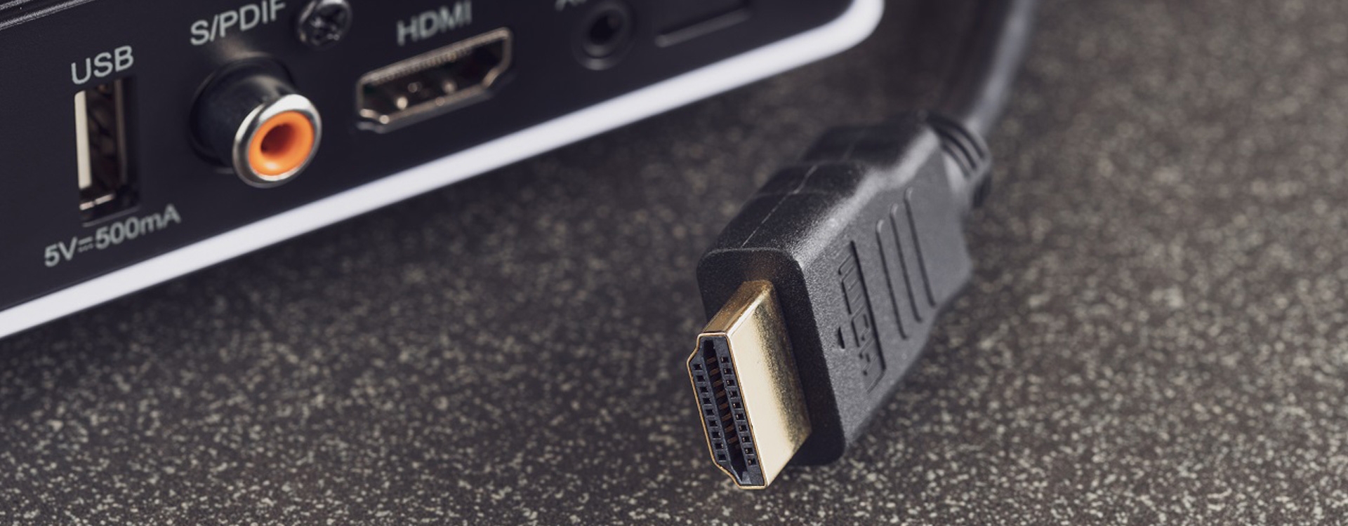 Bezprzewodowe HDMI vs tradycyjne połączenie kablowe: Które dla kina domowego?