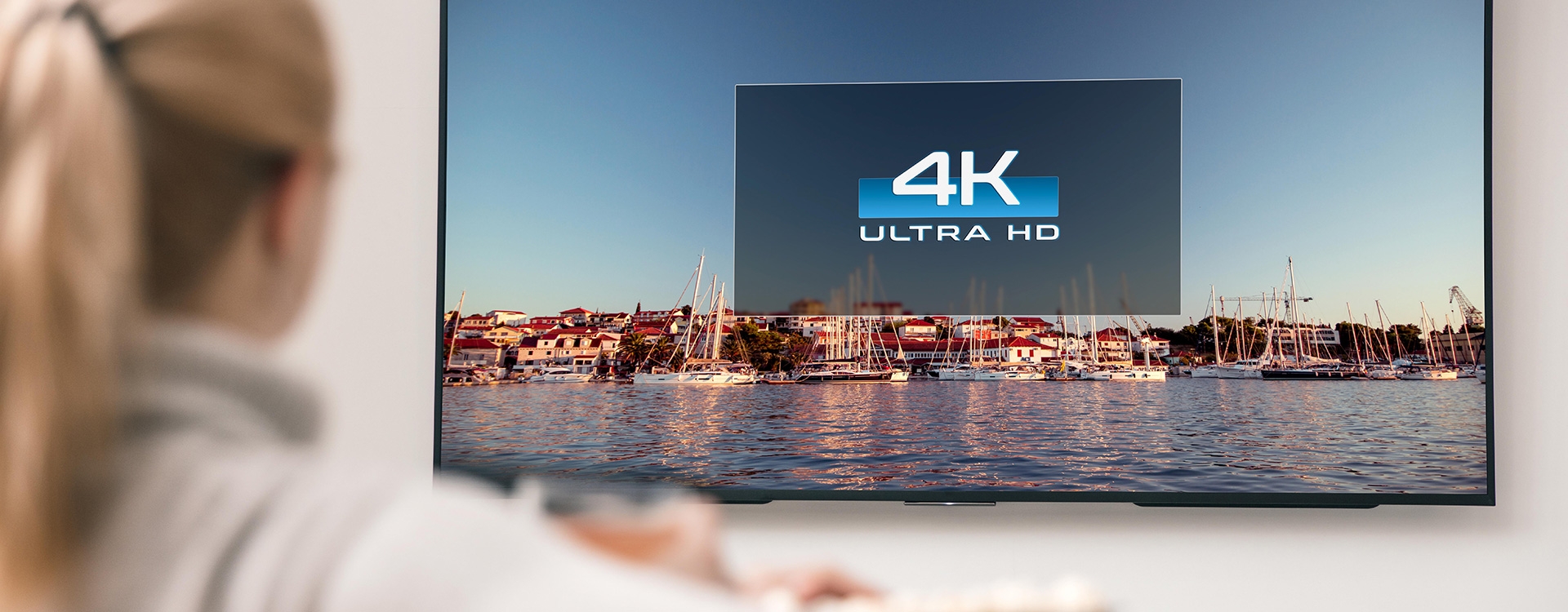 Porównanie projektorów 4K i telewizorów 4K: Który lepszy dla kina domowego?