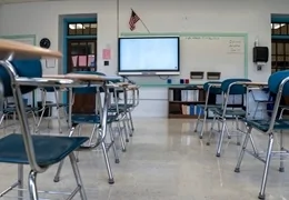 Cena a jakość - jakie parametry techniczne warto wziąć pod uwagę przy wyborze sprzętu multimedialnego dla szkół?