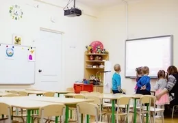 Czy warto zainwestować w monitory interaktywne dla szkół podstawowych?