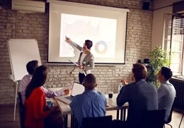 Zalety korzystania z projektora w domu i w biurze